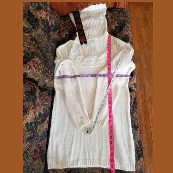 Vintage 90s, angora sweater, pearl beading, cable knit, long, soft, S, M, dressy - Picture 9 of 9